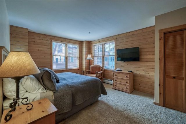 100 Dercum Square 8359 photo 17