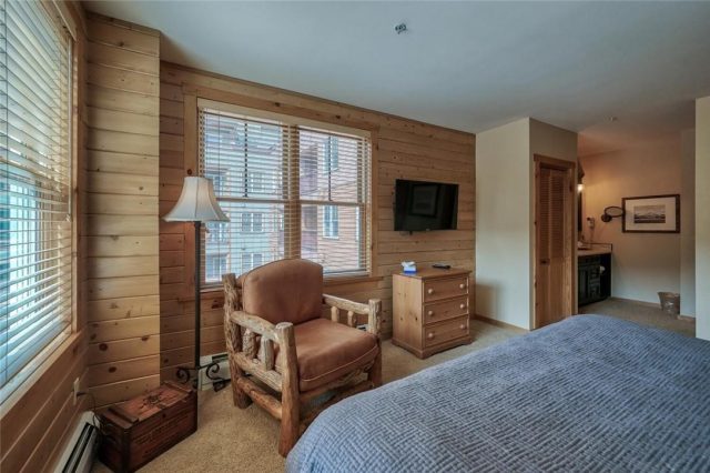 100 Dercum Square 8359 photo 18