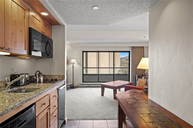 640 Village Road 4501 photo 10