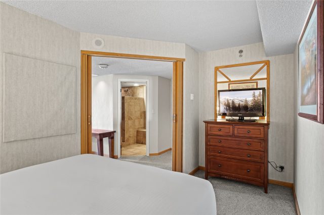640 Village Road 4501 photo 15