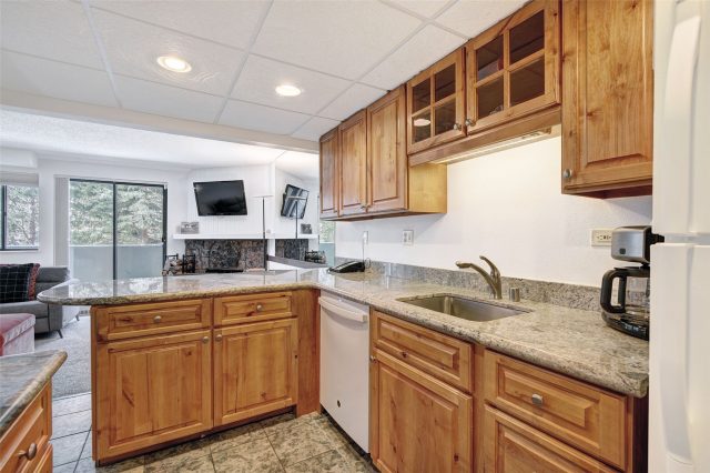 Condo in Beaver Run Condo, Breckenridge, CO — photo 6 (MLS S1066331)