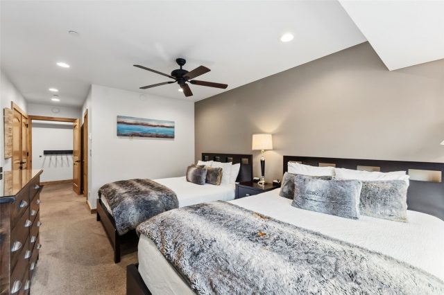 645 S Park Avenue 3-404 photo 16