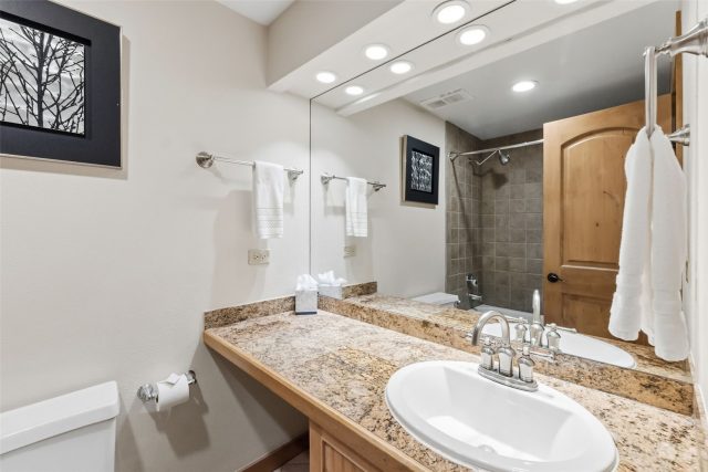 645 S Park Avenue 3-404 photo 17