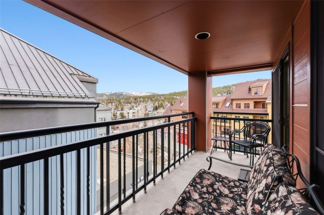 645 S Park Avenue 3-404 photo 24