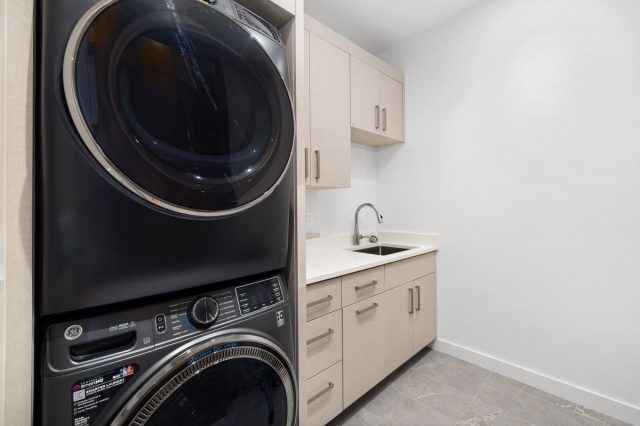 135 Hamilton Court photo 24