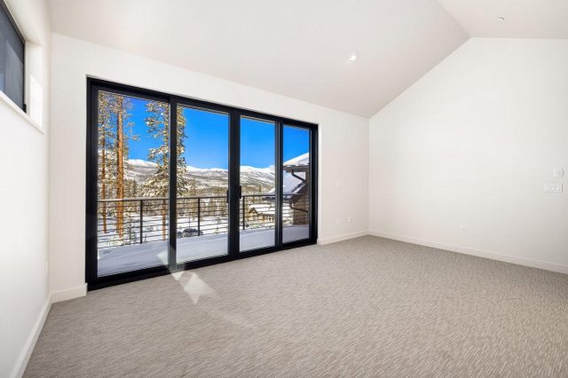 135 Hamilton Court photo 29