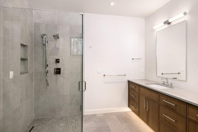 135 Hamilton Court photo 30