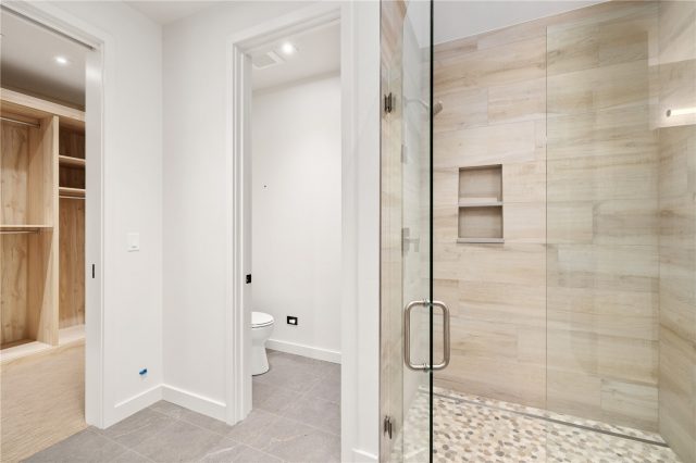 135 Hamilton Court photo 32