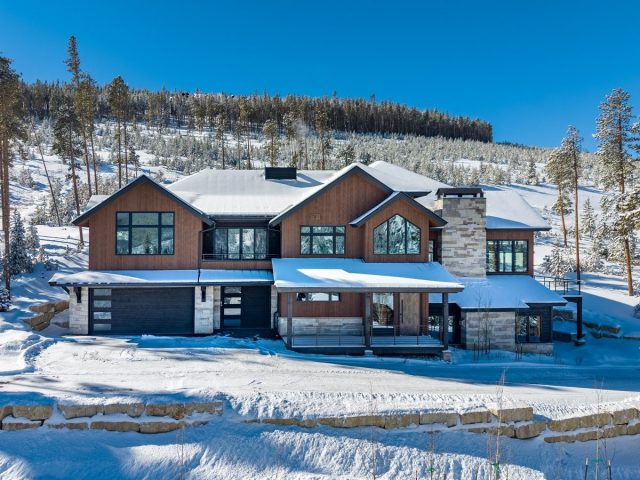 135 Hamilton Court photo 36