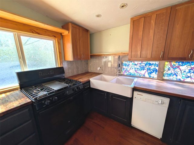 847 Airport Road photo 4