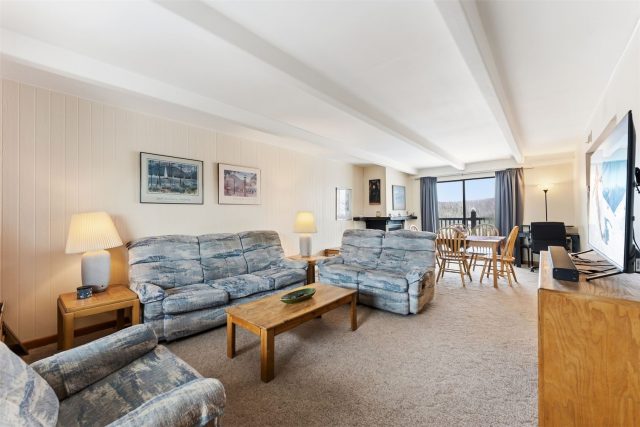 Condo in Ski And Racquet Club Condo, Breckenridge — photo 1 Condo in Ski And Racquet Club Condo, Breckenridge, CO — photo 1 (MLS S1067596)