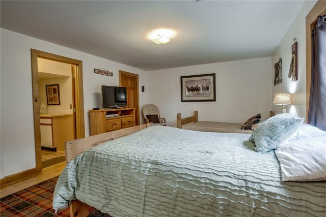 146 Protector Place photo 22