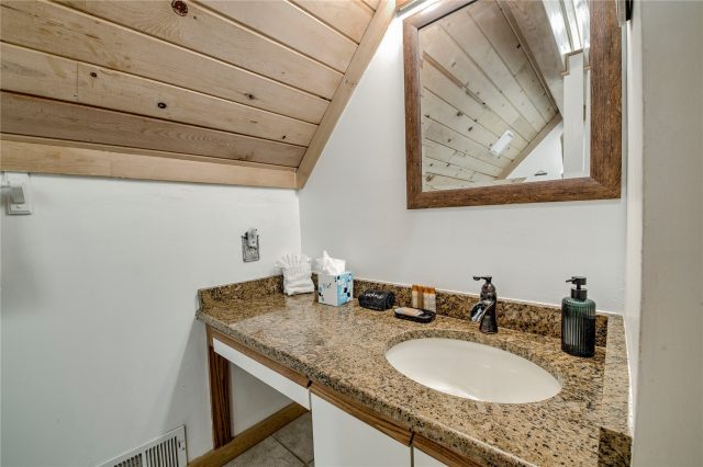 146 Protector Place photo 30
