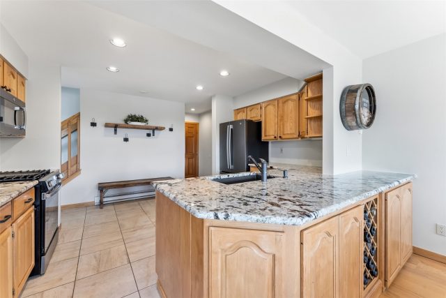 454 Ensign Drive B photo 10