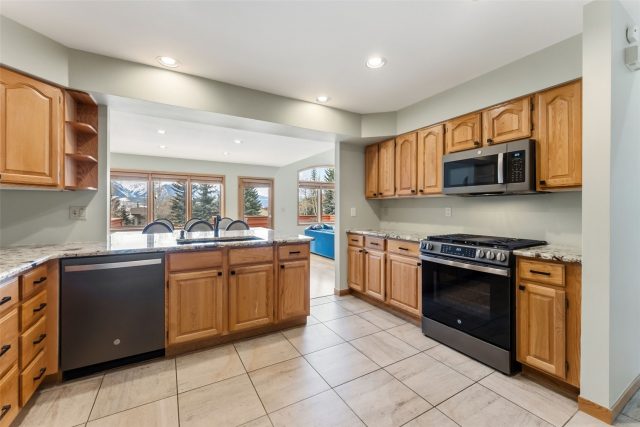 454 Ensign Drive B photo 12