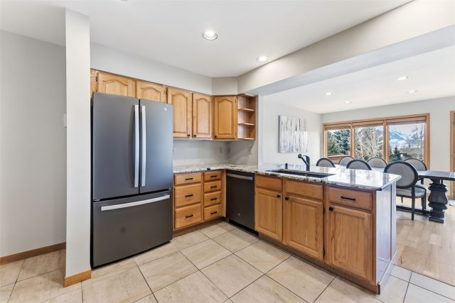 454 Ensign Drive B photo 13
