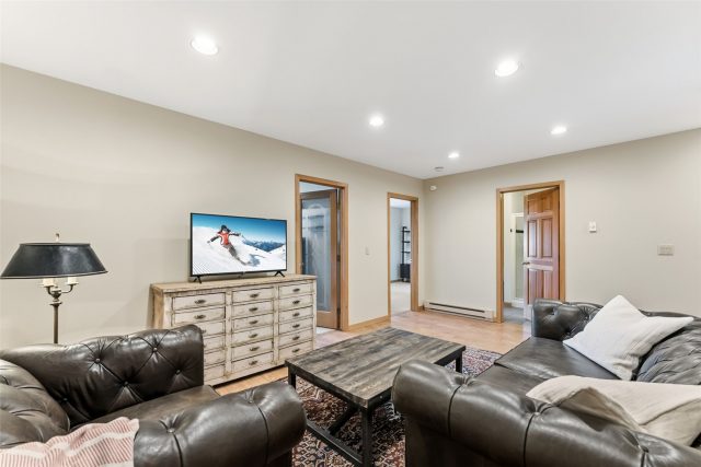 454 Ensign Drive B photo 20