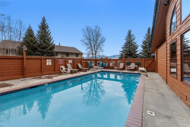 454 Ensign Drive B photo 25