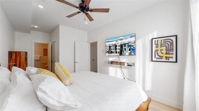 930 Blue River Parkway 622 photo 17