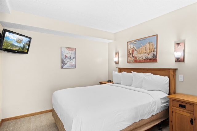 640 Village Road 4420 photo 16