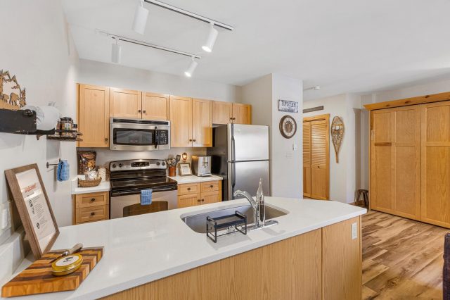 100 Dercum Square 8337 photo 20