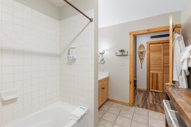 100 Dercum Square 8337 photo 25