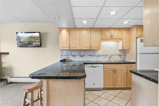 611 Village Road 24260 photo 10