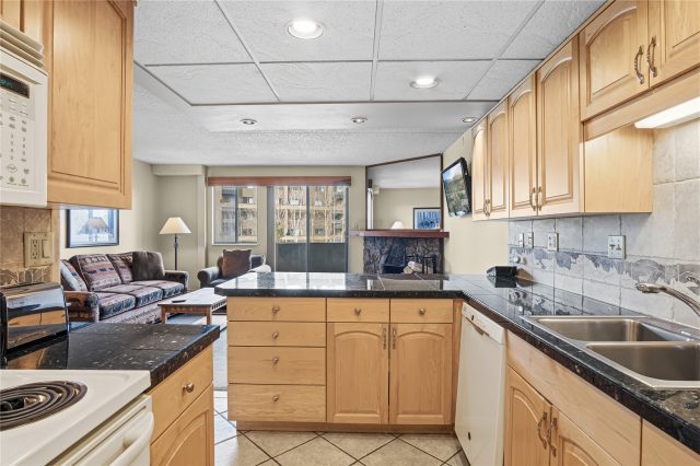 611 Village Road 24260 photo 12