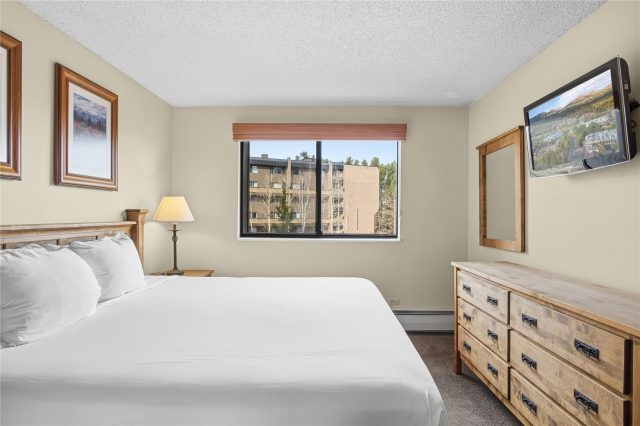 611 Village Road 24260 photo 19