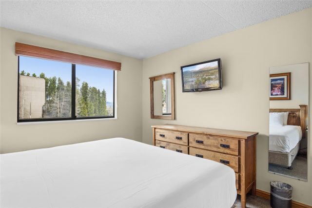 611 Village Road 24260 photo 20