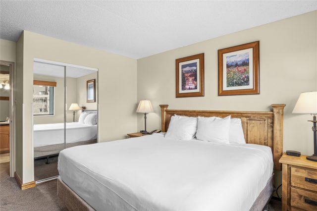 611 Village Road 24260 photo 21
