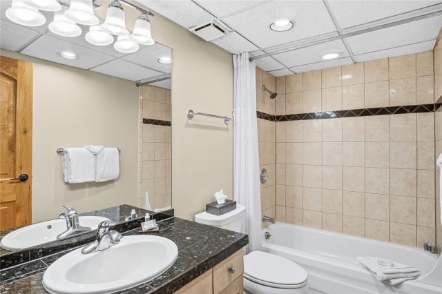 611 Village Road 24260 photo 27