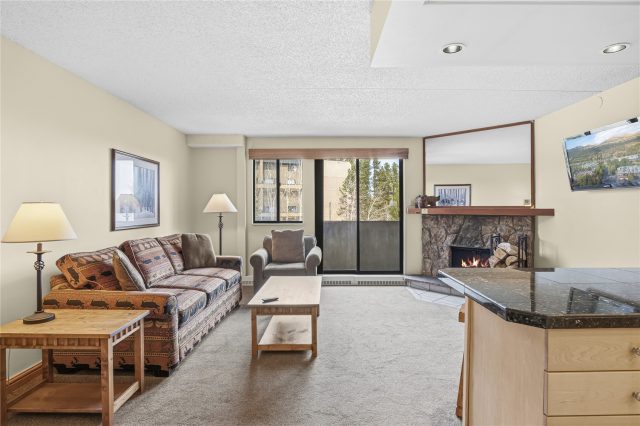 611 Village Road 24260 photo 2