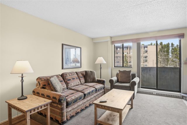 611 Village Road 24260 photo 3