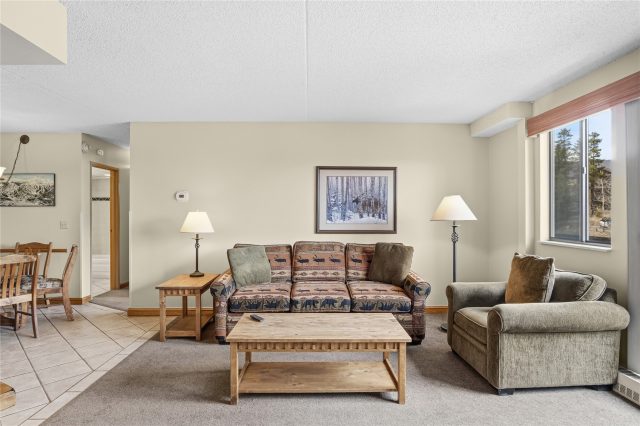611 Village Road 24260 photo 4
