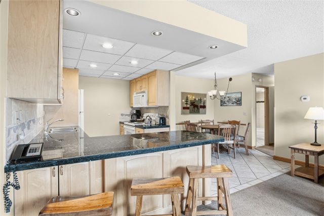 611 Village Road 24260 photo 7