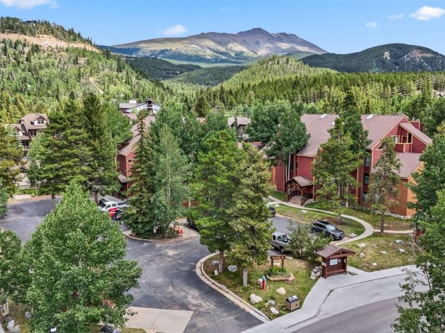 Condo in Base 9 Condo, Breckenridge — photo 1 Condo in Base 9 Condo, Breckenridge, CO — photo 1 (MLS S1067769)