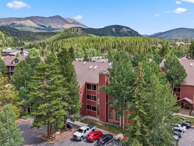 Condo in Base 9 Condo, Breckenridge — photo 2 Condo in Base 9 Condo, Breckenridge, CO — photo 2 (MLS S1067769)