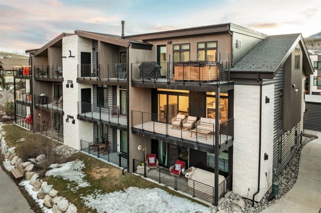930 Blue River Parkway 821 photo 18