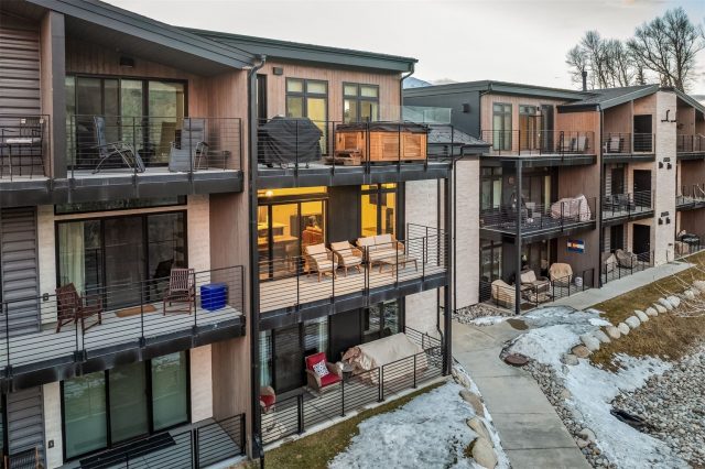 930 Blue River Parkway 821 photo 29