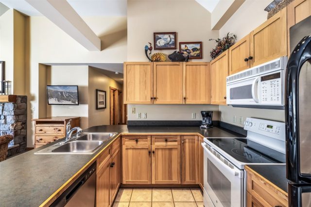 100 Dercum Square 8415 photo 8
