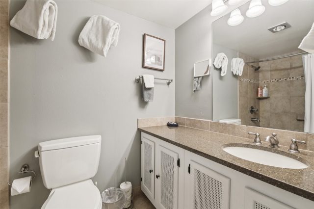 72 Corinthian Circle 202 photo 19