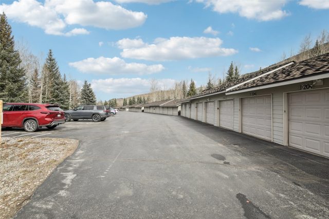 72 Corinthian Circle 202 photo 28