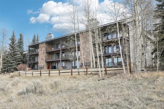 72 Corinthian Circle 202 photo 29