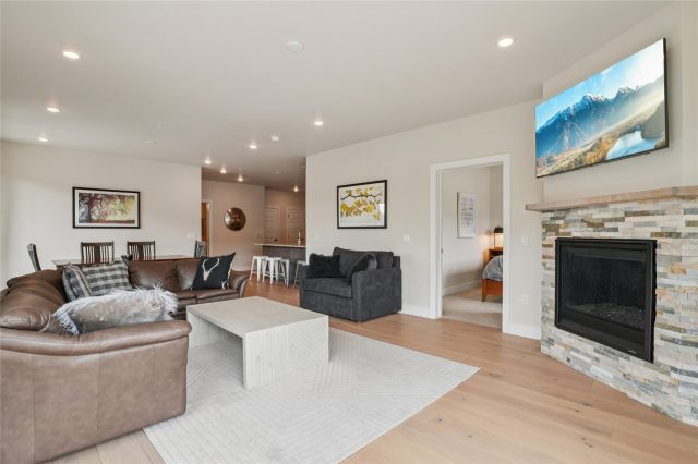 235 E La Bonte Street 208 photo 15
