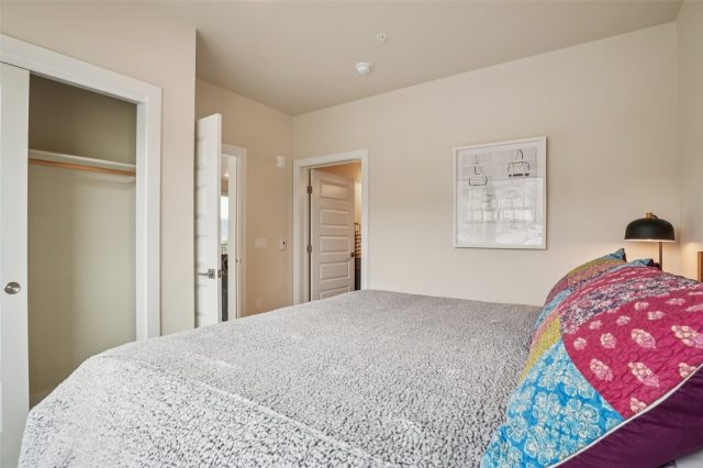 235 E La Bonte Street 208 photo 23