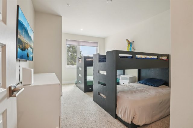 235 E La Bonte Street 208 photo 28