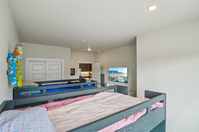 235 E La Bonte Street 208 photo 29