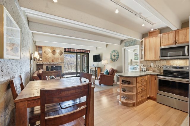 220 E La Bonte Street 219 photo 16