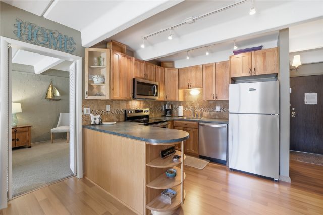 220 E La Bonte Street 219 photo 21